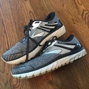 Brooks Adrenaline GTS 18 Running Shoe